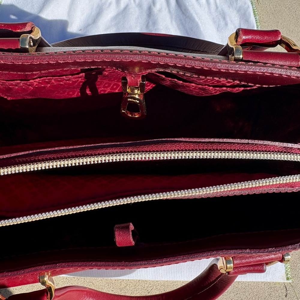 Authentic Longchamp Honoré 404 Burgundy Leather Handbag with Gold Tone Logo - Picture 15 of 15